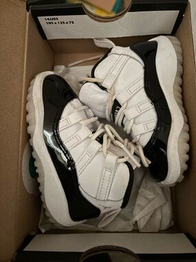 Jordan 11 Retro Box - White, Metallic Gold, Black 5C